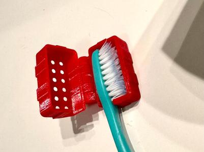 Toothbrush travel case with click