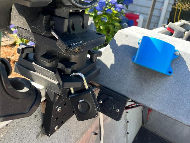 Downrigger locking block