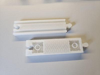 Holzeisenbahn mit LEGO Duplo kompatibel