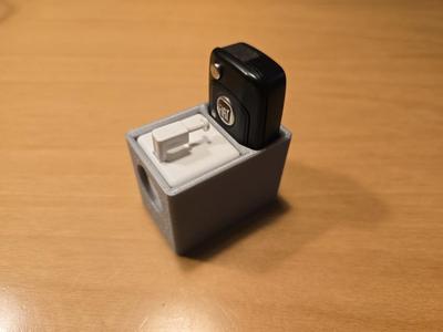 Fiat car key automatic close assistent via tuya / smarthome fingerbot