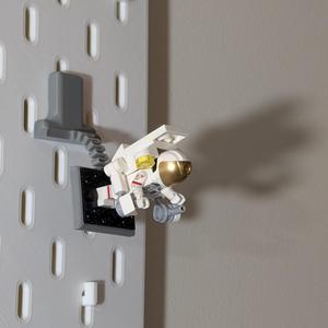 Lego Astronaut Minifigure Holder using Skadis Board Ultimount Hook