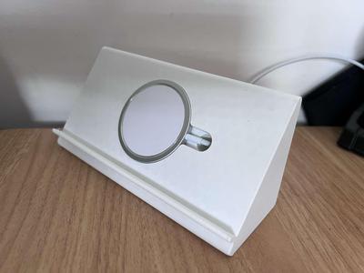 Iphone 13 Pro / 15 Pro simple MagSafe stand