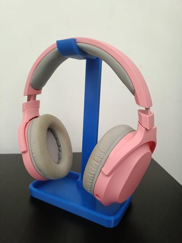 Headphones stand with tray