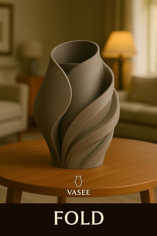 Shell-shaped vase art organizer for coastal charm