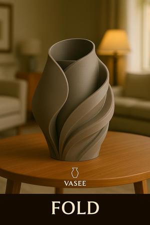 Shell-shaped vase art organizer for coastal charm