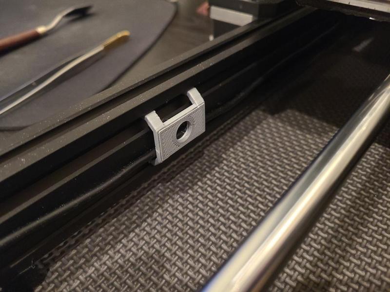 Double (40x20) profile cord retainer