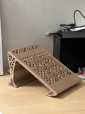 Laptop stand with breathable bottom