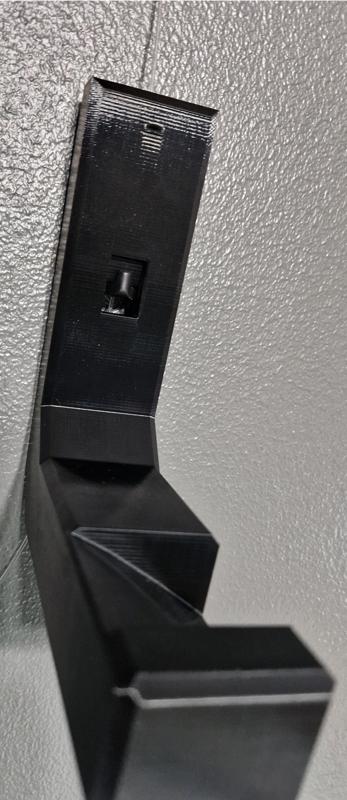 Wallhanger for Stormbreaker w/ Arti Teq Twister hanging support