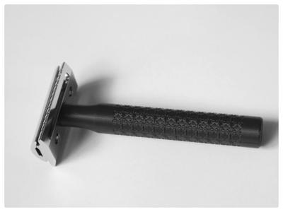 Double edge shaving razor handles