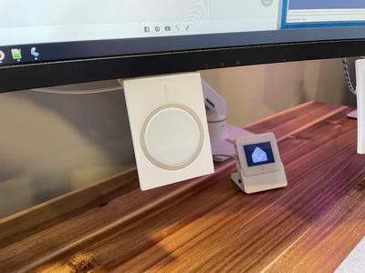MagSafe Charging Under-Monitor Mount (Apple iPhone)
