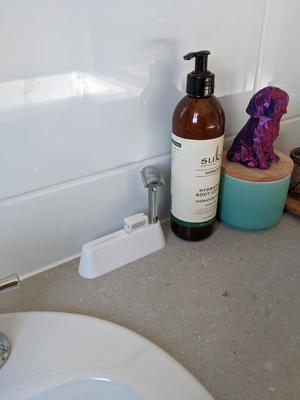 Safety Razor Station