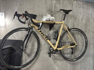 Wall-mounted bike holder with shelf