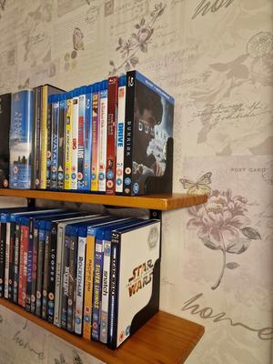 Minimal Low Profile Bookend - DVD/Blu-ray Support