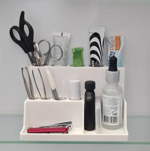 Storage in the mirror cabinet (Aufbewahrung im Spiegelschrank)