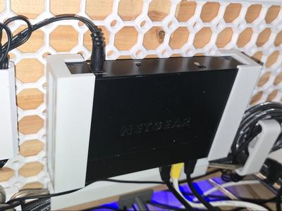 Netgear 8-Port Switch Holder - Underware