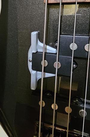 Reversible Bass Thumb Rest for P-Bass Style Pickups (NO MOD)