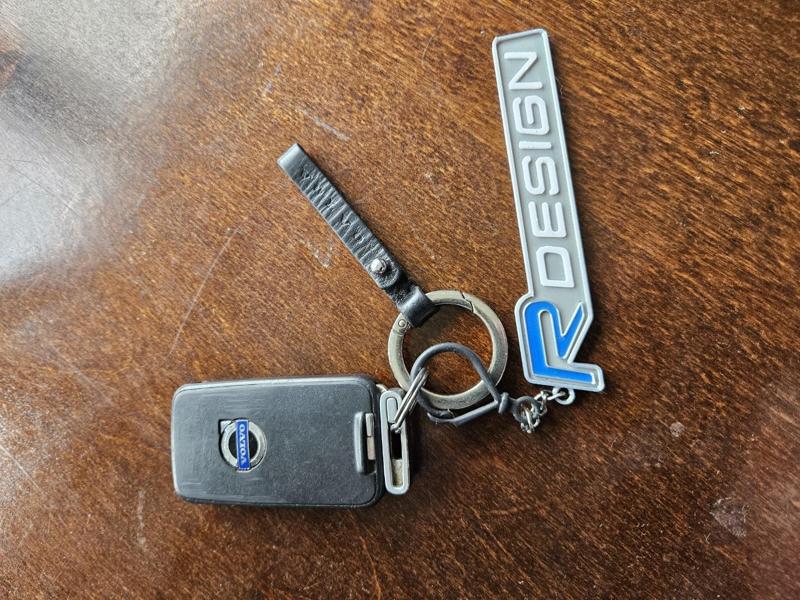 R design keychain