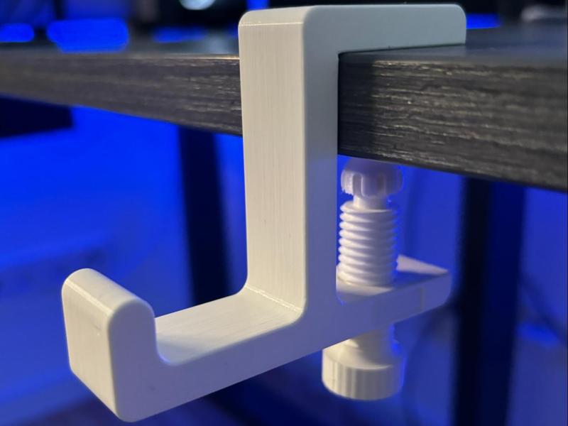 Sligthly overengineered desk clamp