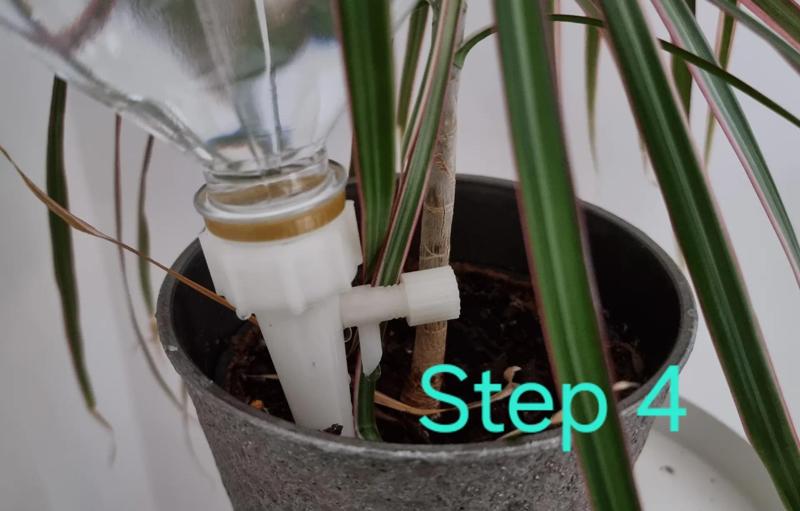 Adjustable Drip Waterer PET-Bottle