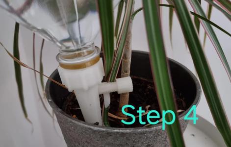 Adjustable Drip Waterer PET-Bottle