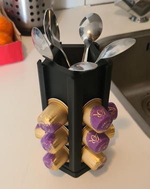 Coffee capsule holder rotating