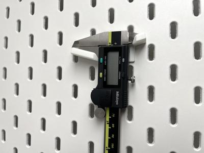 Parametric caliper holder for Ikea Skadis pegboard