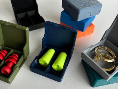 Small case / box / container - pocket size