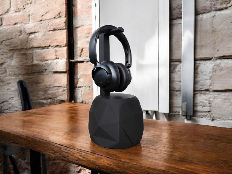 Low Poly Design Headphone Stand "TheRock"