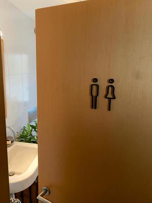 minimalistic toilet sign