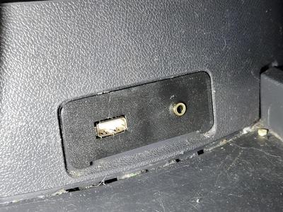 Support USB Jack Clio 3 phase 2