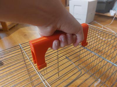 Cage handle for 11mm bar spacing