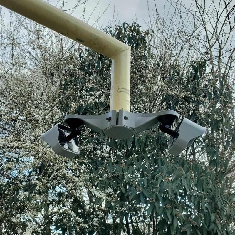 Support de caméra Blink pour mât de parabole - Sécurité et visibilité optimales/Blink Camera Mount for Satellite Dish Pole - Optimal Security and Visibility