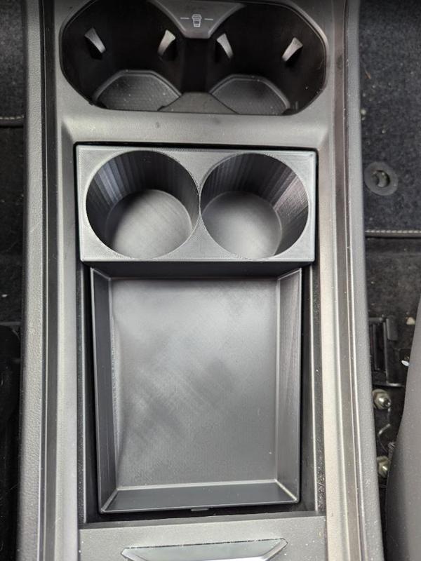 MG4 Additional cup holders