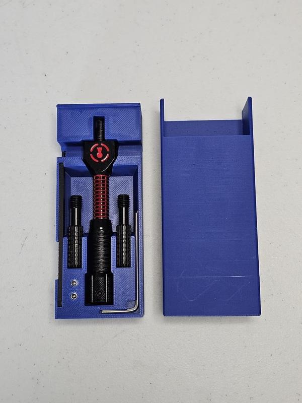 Sparrow's disc detainer pick case
