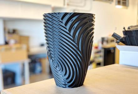 gMax Twisted Ripple Vase Bin