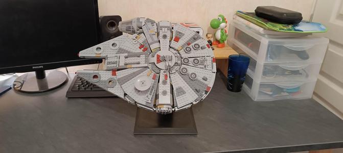 Stand for Lego Millennium Falcon 75257 with support moved to the rear