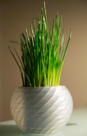 Spheric polygonal vase