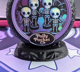 Display Stand for Addams Family Polly Pocket