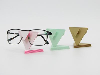Glasses stand - triangular