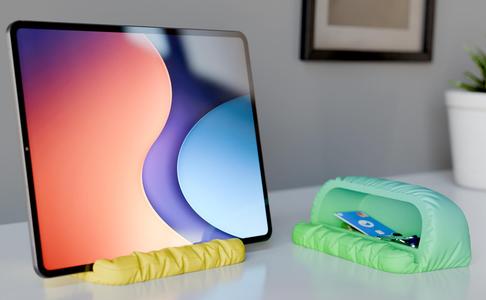 Phone / Tablet pillow stand