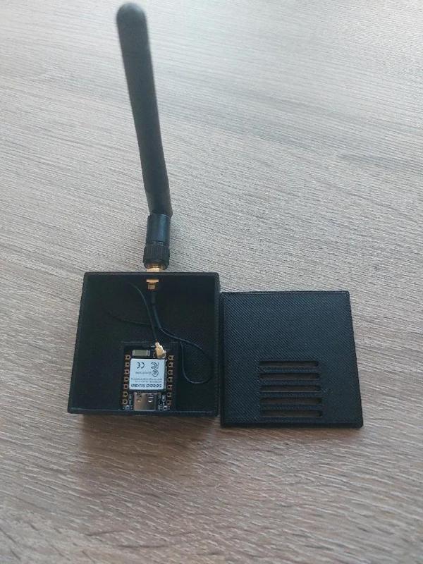 Box ESP32-C6 XIAO   