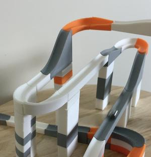 CUSTOMIZABLE MARBLE RUN
