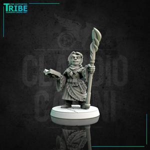 (0122) Female halfling hobbit wizard sorceror druid with magic club