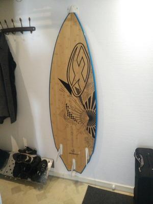 Surfboard wall mount - Sliding nose mount for fast access