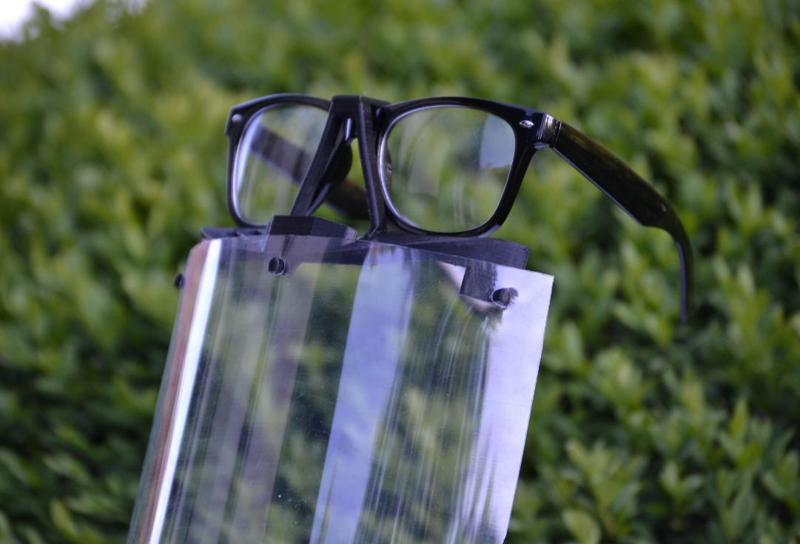 Corona Mask integratable to glasses