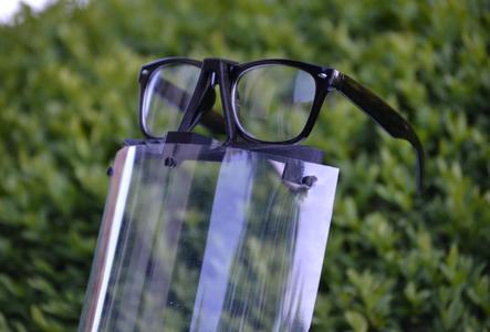 Corona Mask integratable to glasses