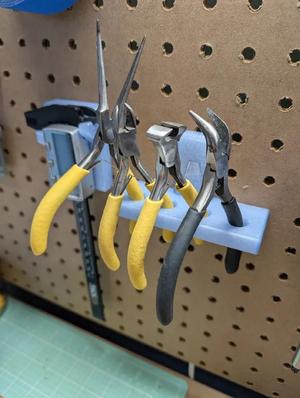 Sy's Peglock - Mini Pliers Holder   