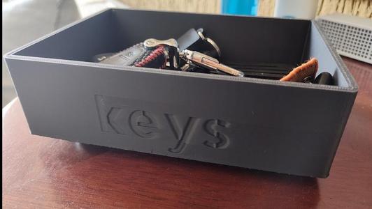Sturdy key tray with feet