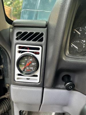 Air vent gauge mount for Jeep Cherokee (XJ '97-'01) and Wrangler (TJ '97-'06)