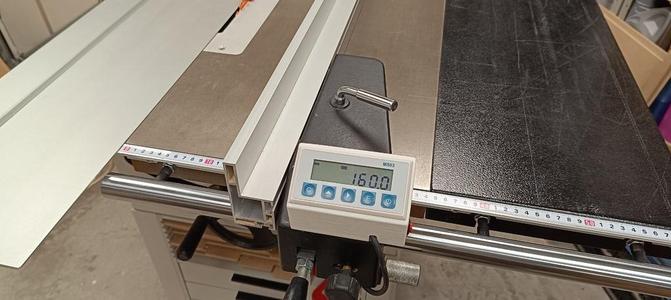 Circular saw accessories: digital display, ruler stop...
